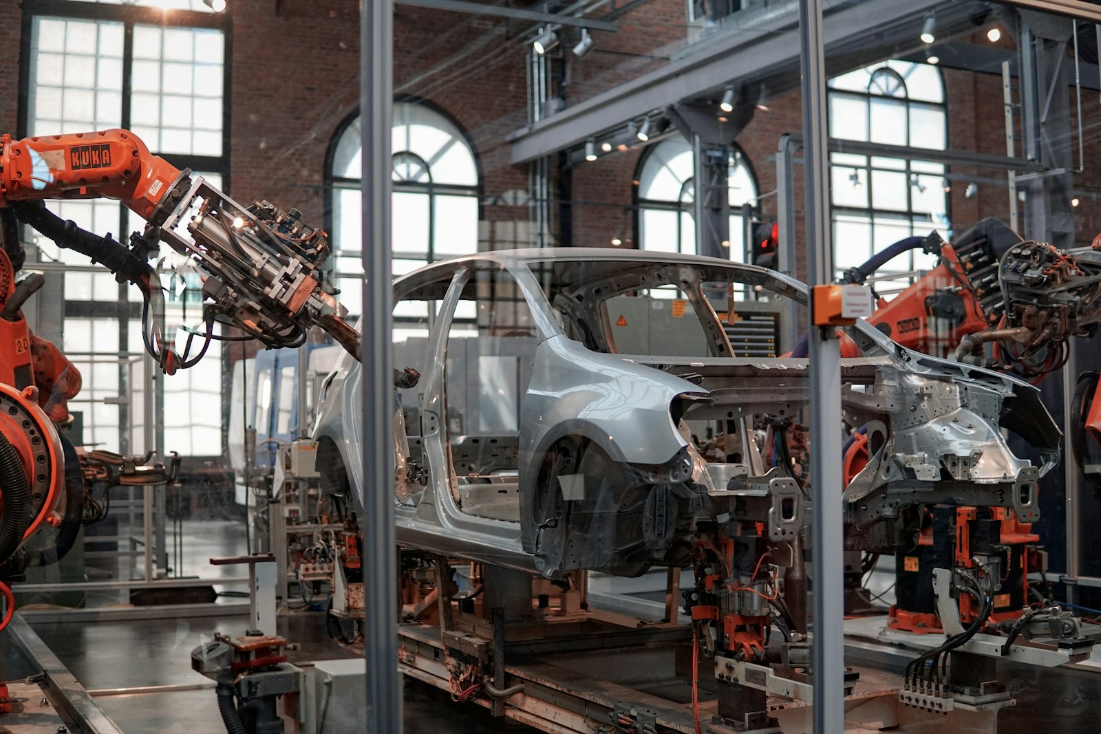 Moderní průmyslová výroba a robotická linka